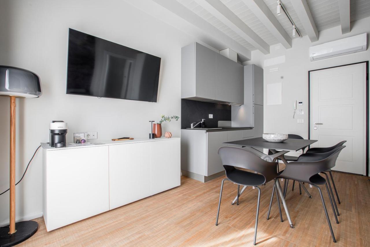 Ah Villaglori Boutique Apartments Brescia Bagian luar foto